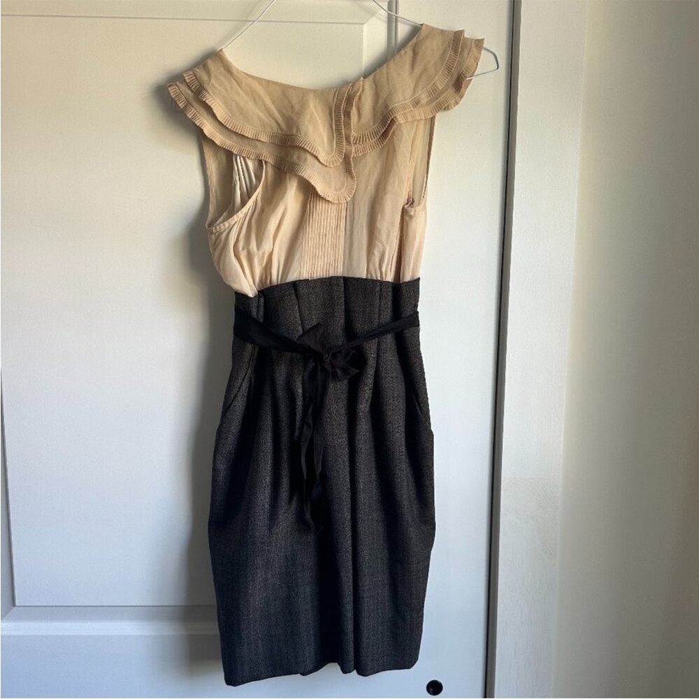BCBG Max Azria Dress Wool Blend
Color Dark Java